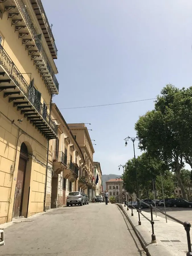 Residenza del Castillo Palermo 2*,